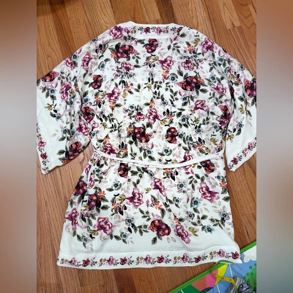 White House Black Market (WHBM) Simone Floral Kimono Robe XS/S